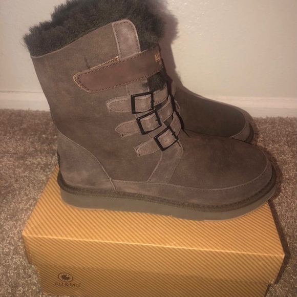 Brown fur lined winter boots - Picture 2 of 3